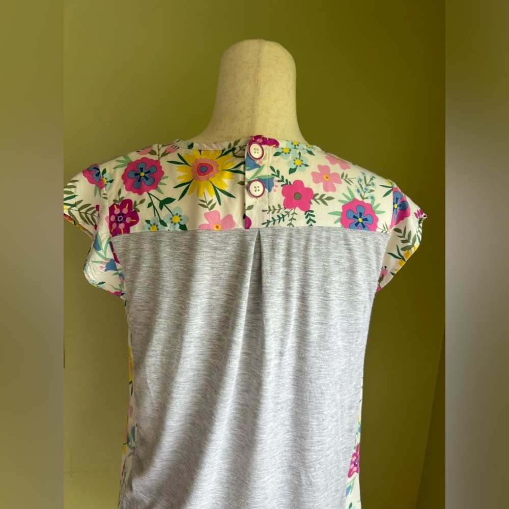 Matilda Jane heathered grey top with accent floral print down sides and back S